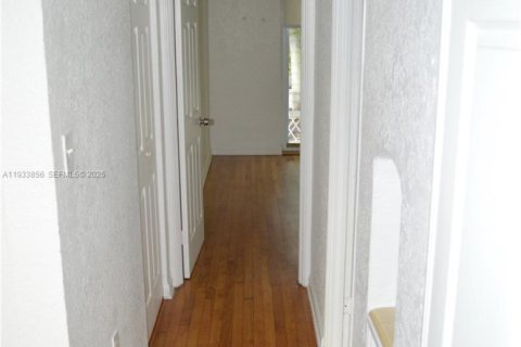 Снять в аренду виллу или дом в Майами-Шорс, Флорида 2 спальни, 168.52м2, № 1992380 - фото 17