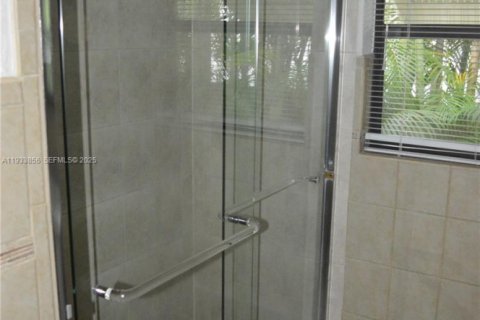 Снять в аренду виллу или дом в Майами-Шорс, Флорида 2 спальни, 168.52м2, № 1992380 - фото 19