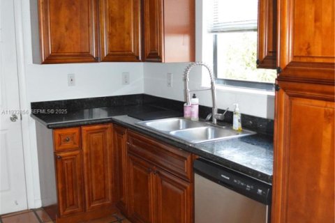 Снять в аренду виллу или дом в Майами-Шорс, Флорида 2 спальни, 168.52м2, № 1992380 - фото 12