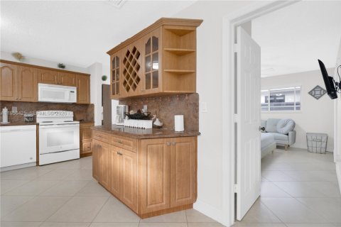 Купить коммерческую недвижимость в Майами, Флорида 187.66м2, № 2017717 - фото 22