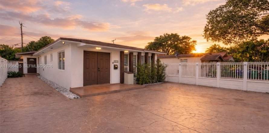 Коммерческая недвижимость в Майами, Флорида 187.66м2 № 2017717