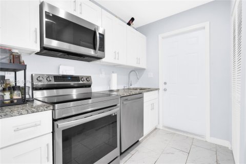 Купить коммерческую недвижимость в Майами, Флорида 187.66м2, № 2017717 - фото 11