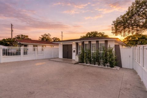 Купить коммерческую недвижимость в Майами, Флорида 187.66м2, № 2017717 - фото 2