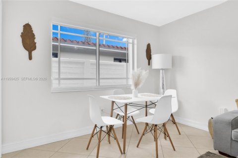 Купить коммерческую недвижимость в Майами, Флорида 187.66м2, № 2017717 - фото 19