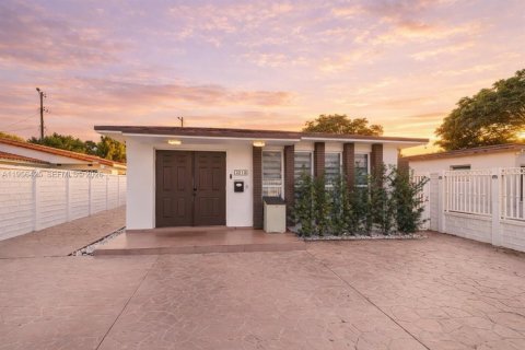 Купить коммерческую недвижимость в Майами, Флорида 187.66м2, № 2017717 - фото 3