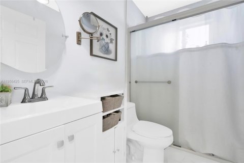 Купить коммерческую недвижимость в Майами, Флорида 187.66м2, № 2017717 - фото 13