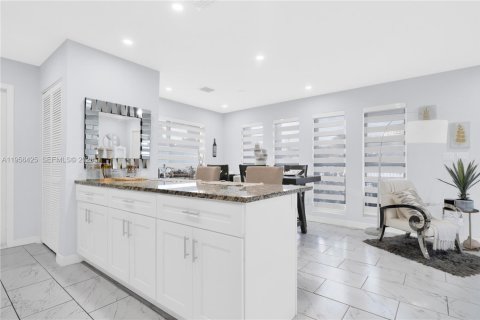 Купить коммерческую недвижимость в Майами, Флорида 187.66м2, № 2017717 - фото 12