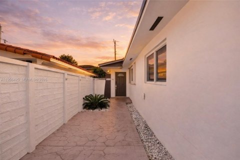 Купить коммерческую недвижимость в Майами, Флорида 187.66м2, № 2017717 - фото 16