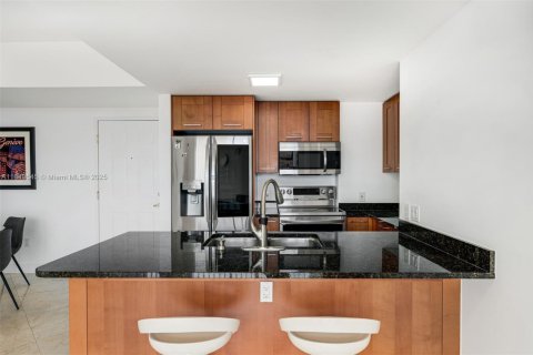 Condo in Coral Gables, Florida, 2 bedrooms  № 1850413 - photo 9