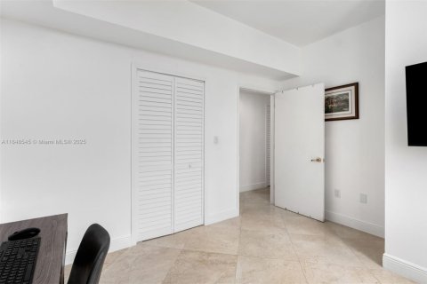 Condo in Coral Gables, Florida, 2 bedrooms  № 1850413 - photo 16