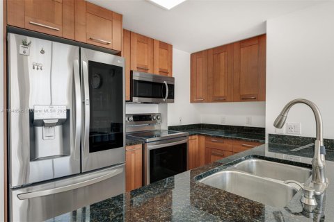 Condo in Coral Gables, Florida, 2 bedrooms  № 1850413 - photo 3
