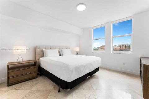 Condo in Coral Gables, Florida, 2 bedrooms  № 1850413 - photo 11