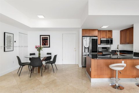 Condo in Coral Gables, Florida, 2 bedrooms  № 1850413 - photo 2
