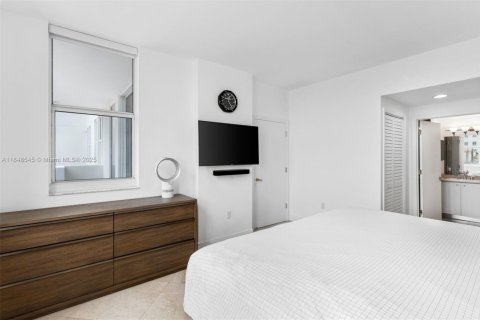 Condo in Coral Gables, Florida, 2 bedrooms  № 1850413 - photo 13