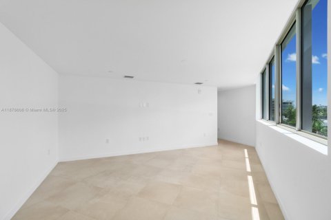 Copropriété à louer à Bay Harbor Islands, Floride: 2 chambres, 152.92 m2 № 2016568 - photo 27