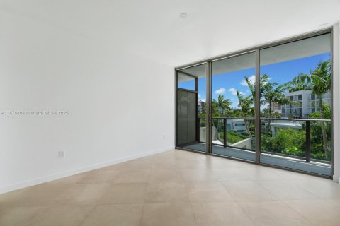 Copropriété à louer à Bay Harbor Islands, Floride: 2 chambres, 152.92 m2 № 2016568 - photo 20