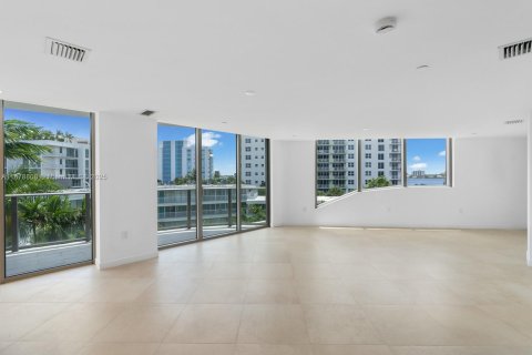 Copropriété à louer à Bay Harbor Islands, Floride: 2 chambres, 152.92 m2 № 2016568 - photo 22
