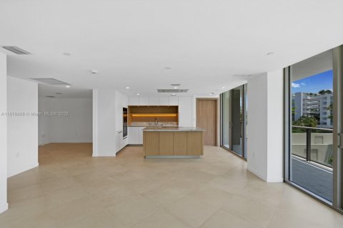 Copropriété à louer à Bay Harbor Islands, Floride: 2 chambres, 152.92 m2 № 2016568 - photo 14