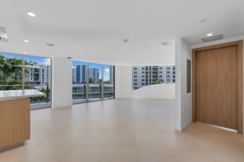 Copropriété à louer à Bay Harbor Islands, Floride: 2 chambres, 152.92 m2 № 2016568 - photo 13