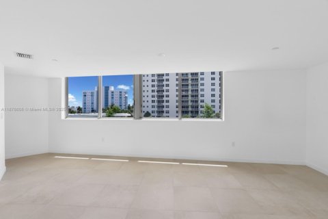 Copropriété à louer à Bay Harbor Islands, Floride: 2 chambres, 152.92 m2 № 2016568 - photo 25
