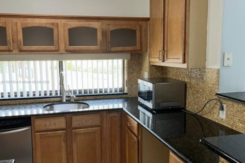 Снять в аренду квартиру в Санни-Айлс-Бич, Флорида 1 спальня, 71.26м2, № 1958559 - фото 1