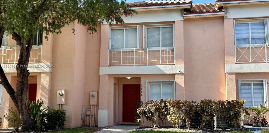 Adosado en Pembroke Pines, Florida 3 dormitorios, 126.44 m2 № 1748308