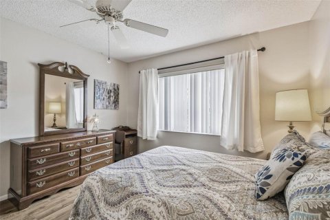 Condo in New Port Richey, Florida, 2 bedrooms  № 1902107 - photo 18