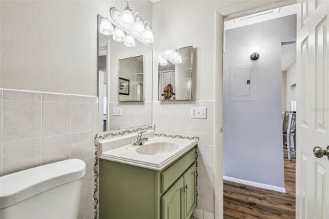 Condo in New Port Richey, Florida, 2 bedrooms  № 1902107 - photo 27