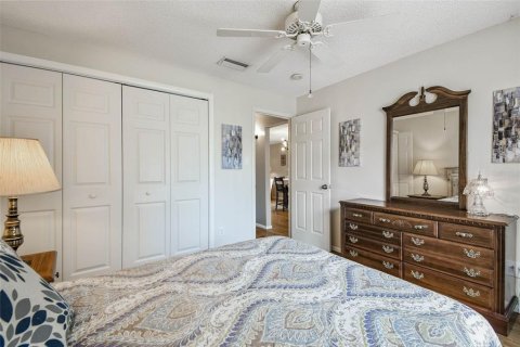Condo in New Port Richey, Florida, 2 bedrooms  № 1902107 - photo 23