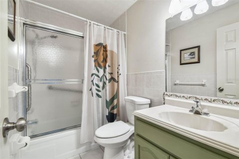 Condo in New Port Richey, Florida, 2 bedrooms  № 1902107 - photo 24