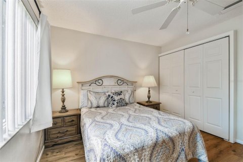 Condo in New Port Richey, Florida, 2 bedrooms  № 1902107 - photo 19