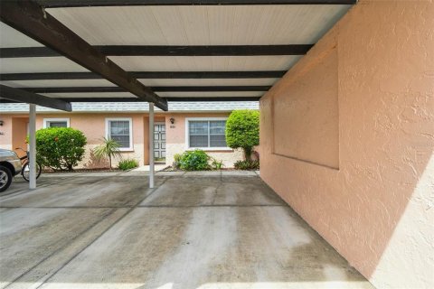 Condo in New Port Richey, Florida, 2 bedrooms  № 1902107 - photo 6