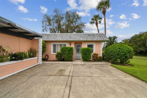 Condo in New Port Richey, Florida, 2 bedrooms  № 1902107 - photo 4