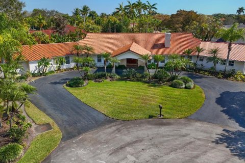 House in Miami, Florida 5 bedrooms, 424.01 sq.m. № 2030895 - photo 20