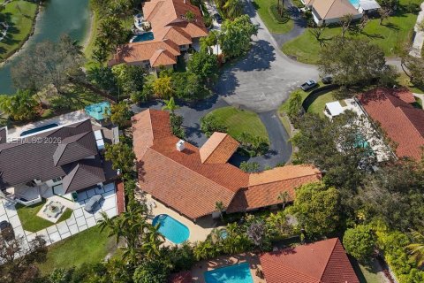 House in Miami, Florida 5 bedrooms, 424.01 sq.m. № 2030895 - photo 21