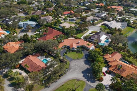 House in Miami, Florida 5 bedrooms, 424.01 sq.m. № 2030895 - photo 22