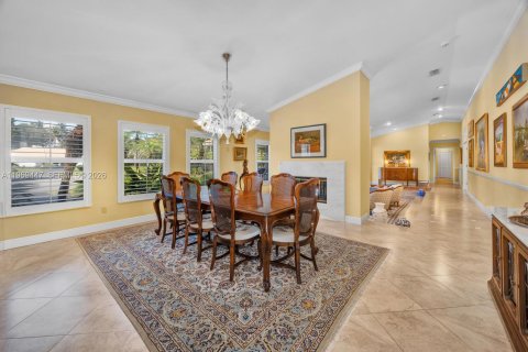 House in Miami, Florida 5 bedrooms, 424.01 sq.m. № 2030895 - photo 5