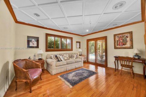 House in Miami, Florida 5 bedrooms, 424.01 sq.m. № 2030895 - photo 14