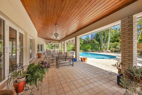 House in Miami, Florida 5 bedrooms, 424.01 sq.m. № 2030895 - photo 19