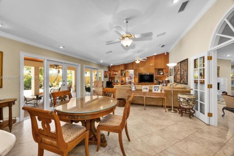 House in Miami, Florida 5 bedrooms, 424.01 sq.m. № 2030895 - photo 9