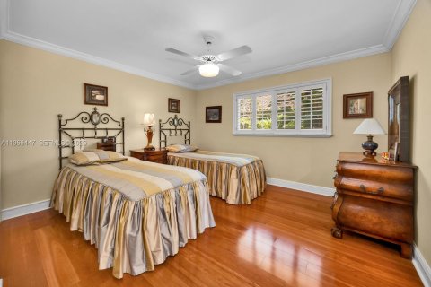 House in Miami, Florida 5 bedrooms, 424.01 sq.m. № 2030895 - photo 15