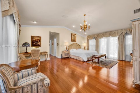 House in Miami, Florida 5 bedrooms, 424.01 sq.m. № 2030895 - photo 11