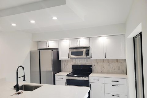 Touwnhouse à vendre à West Palm Beach, Floride: 2 chambres, 114.83 m2 № 2293945 - photo 2