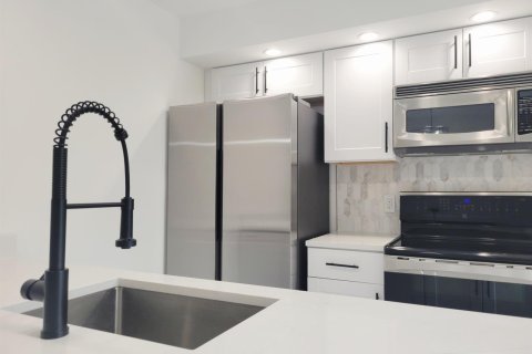Touwnhouse à vendre à West Palm Beach, Floride: 2 chambres, 114.83 m2 № 2293945 - photo 6