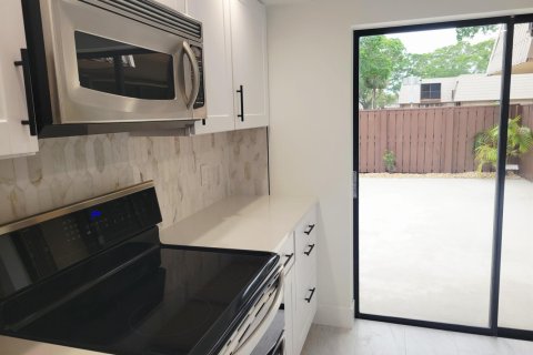 Touwnhouse à vendre à West Palm Beach, Floride: 2 chambres, 114.83 m2 № 2293945 - photo 4