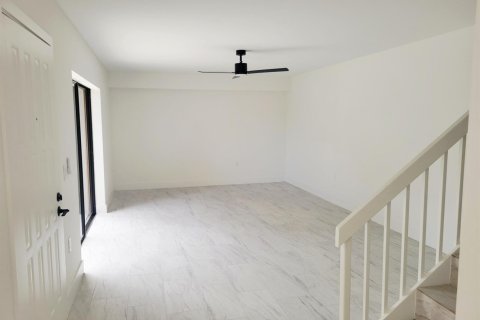 Touwnhouse à vendre à West Palm Beach, Floride: 2 chambres, 114.83 m2 № 2293945 - photo 11