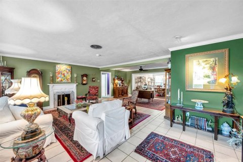 Casa en venta en Saint Petersburg, Florida, 3 dormitorios, 166.02 m2 № 1791973 - foto 4