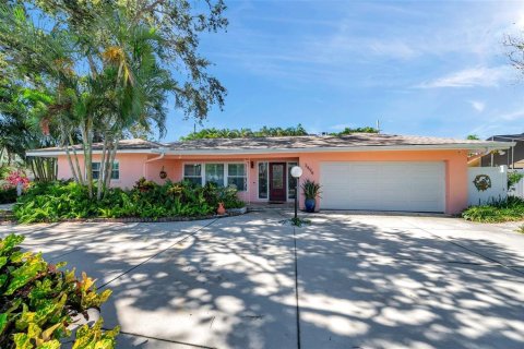 Casa en venta en Saint Petersburg, Florida, 3 dormitorios, 166.02 m2 № 1791973 - foto 1