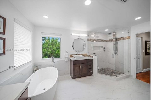 House in Weston, Florida 5 bedrooms, 292.08 sq.m. № 1889221 - photo 24