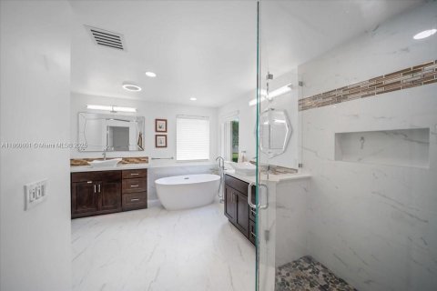 House in Weston, Florida 5 bedrooms, 292.08 sq.m. № 1889221 - photo 27